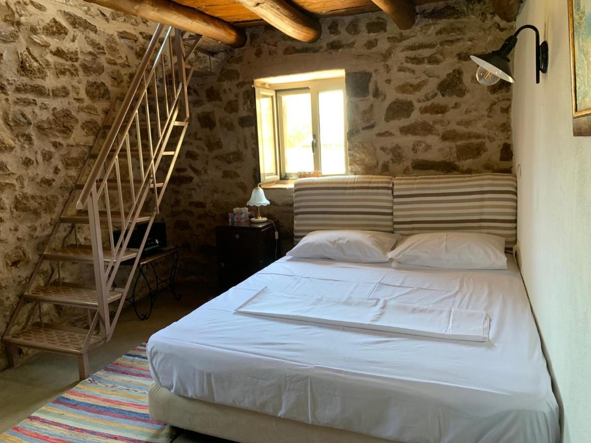 Messinian Stone House Villa Eksteriør billede